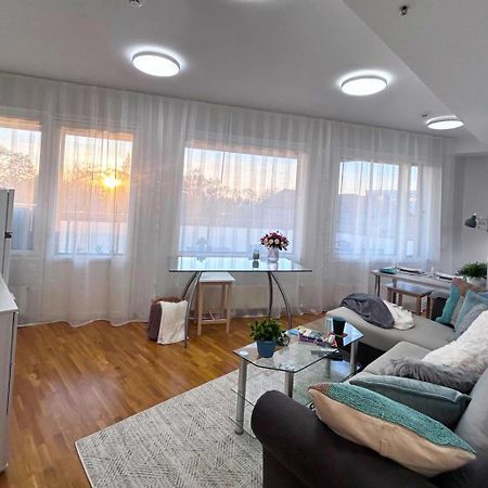 Stella'S Apartment - City Center - Free Secure Parking - Big Sun Terrace - Air Conditioning - Wifi - Tram To The Tallinn Bus Station And Old Town Dış mekan fotoğraf