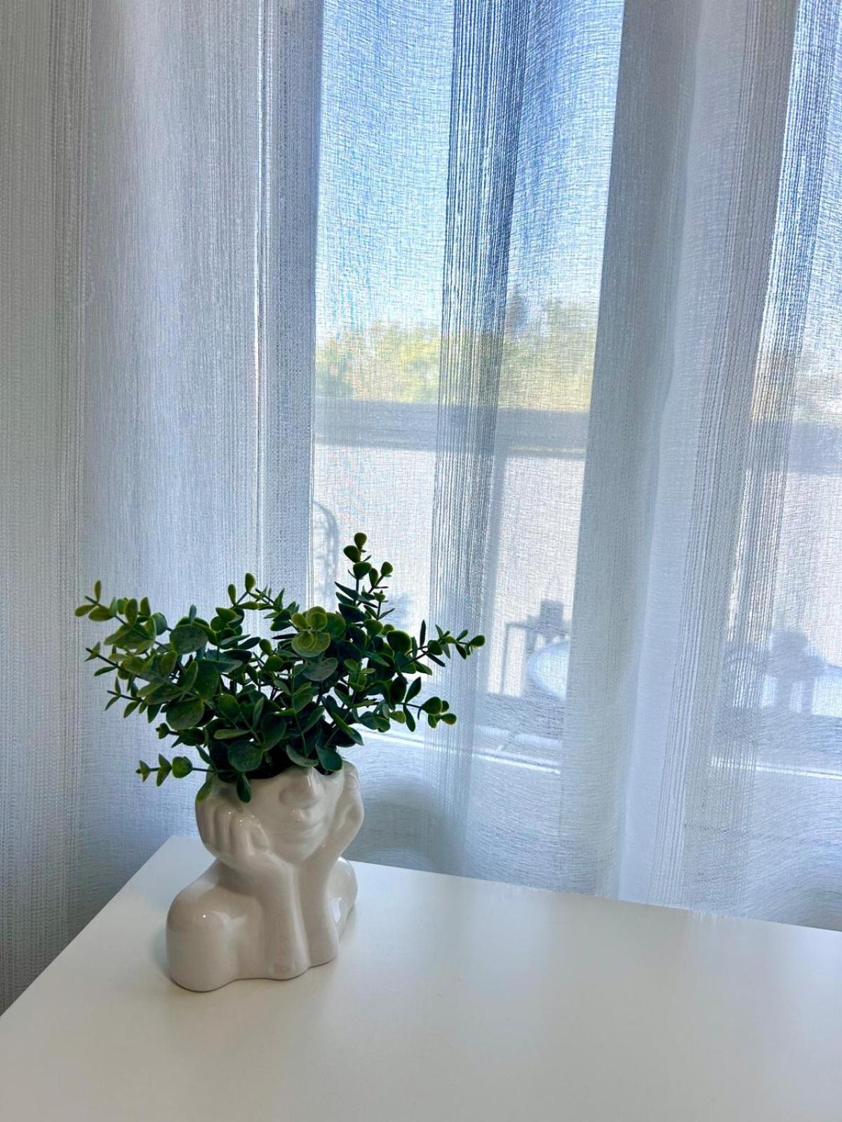 Stella'S Apartment - City Center - Free Secure Parking - Big Sun Terrace - Air Conditioning - Wifi - Tram To The Tallinn Bus Station And Old Town Dış mekan fotoğraf