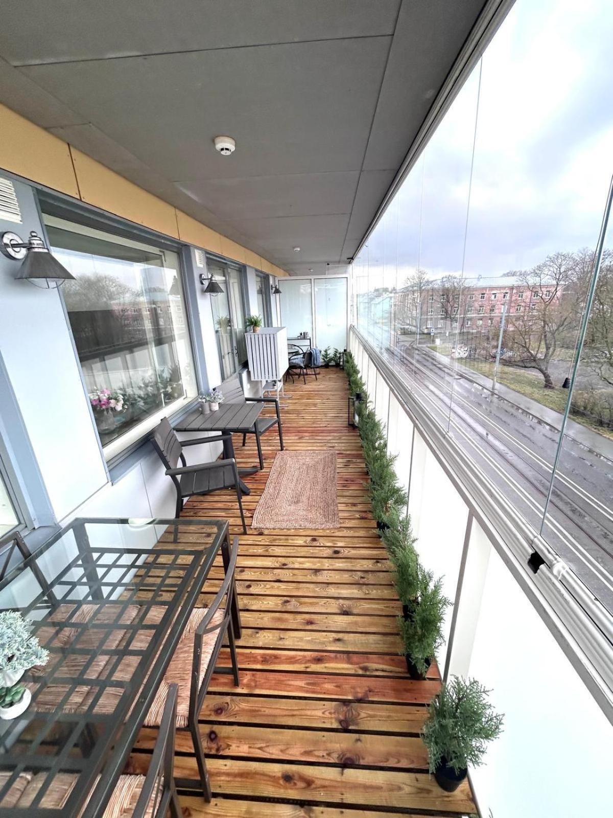 Stella'S Apartment - City Center - Free Secure Parking - Big Sun Terrace - Air Conditioning - Wifi - Tram To The Tallinn Bus Station And Old Town Dış mekan fotoğraf