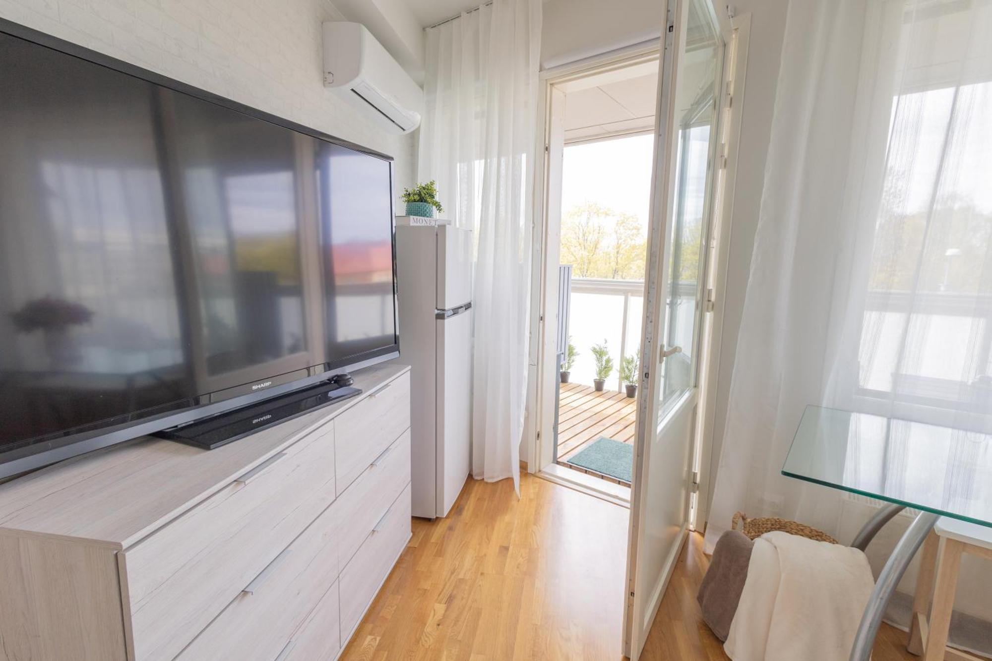 Stella'S Apartment - City Center - Free Secure Parking - Big Sun Terrace - Air Conditioning - Wifi - Tram To The Tallinn Bus Station And Old Town Dış mekan fotoğraf